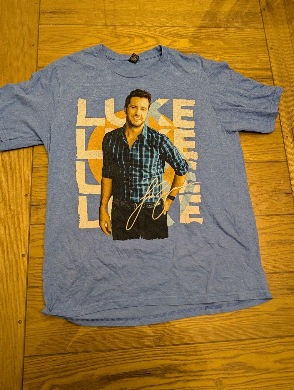 LUKE BRYAN CONCERT T SHIRT Kick Dust Up Tour Soft Comfortable Adult Medium